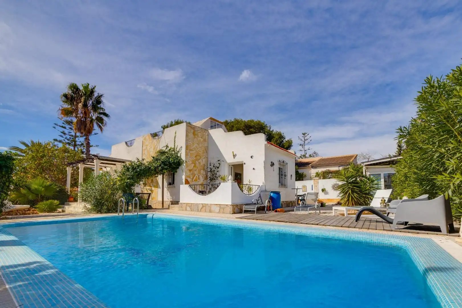 Detached house with pool for sale in Orihuela Costa