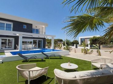 Detached house with pool for sale in Gran Alacant