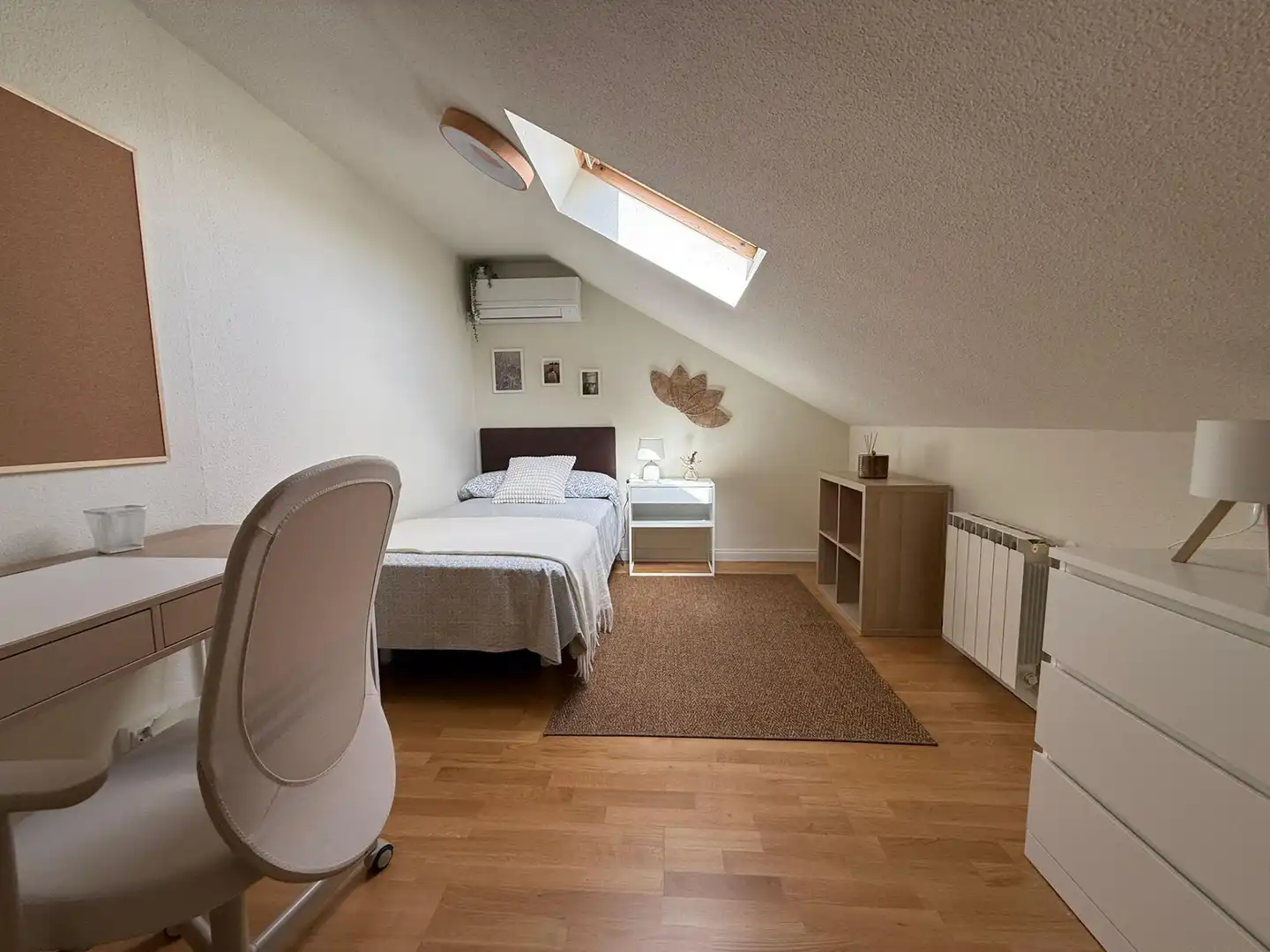 Schlafzimmer von Dachboden zur Miete in Villanueva de la Cañada mit Möbliert