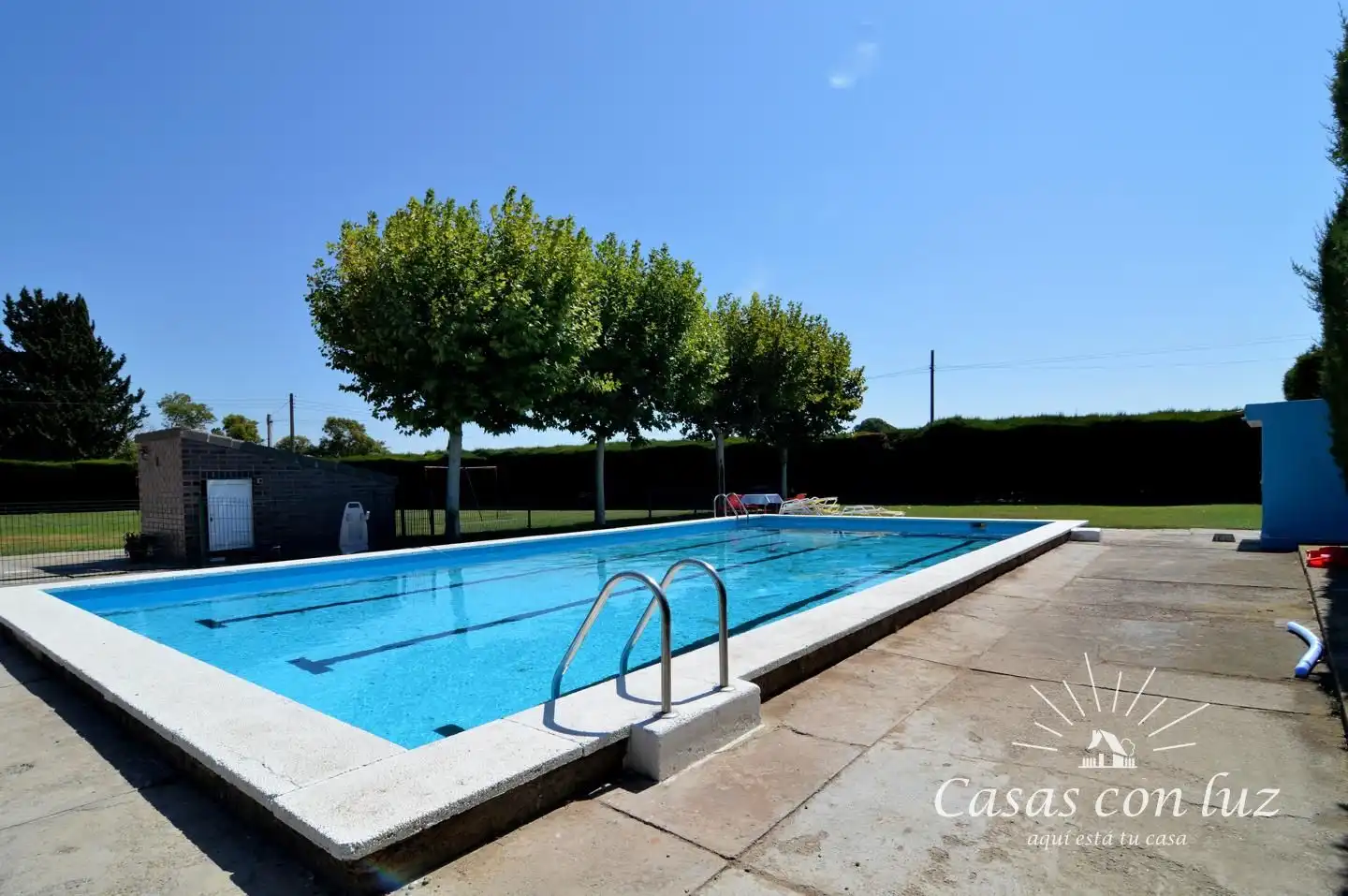 Piscina de Casa o xalet en venda en Zaragoza amb Aire condicionat, Calefacció i Jardí privat