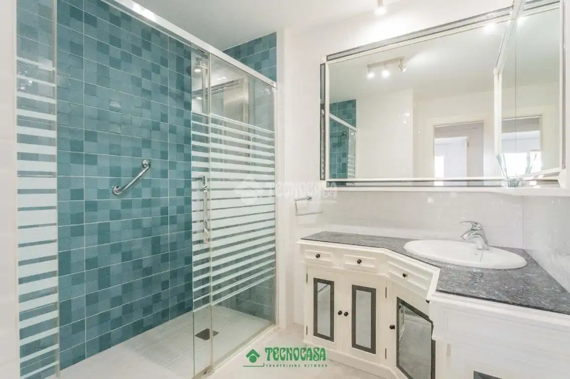 Baño de Piso en venta en Almería con Aire acondicionado
