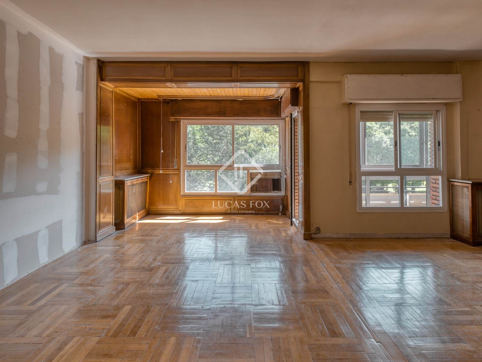 Exterior view of Flat for sale in  Madrid Capital  with Private garden and Balcony