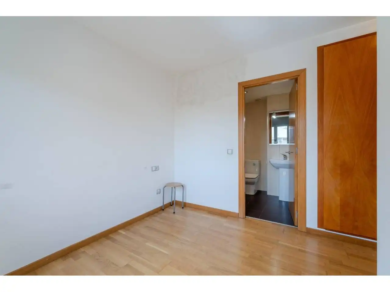 Schlafzimmer von Wohnung zum Verkauf in Girona mit Heizung und Balkon