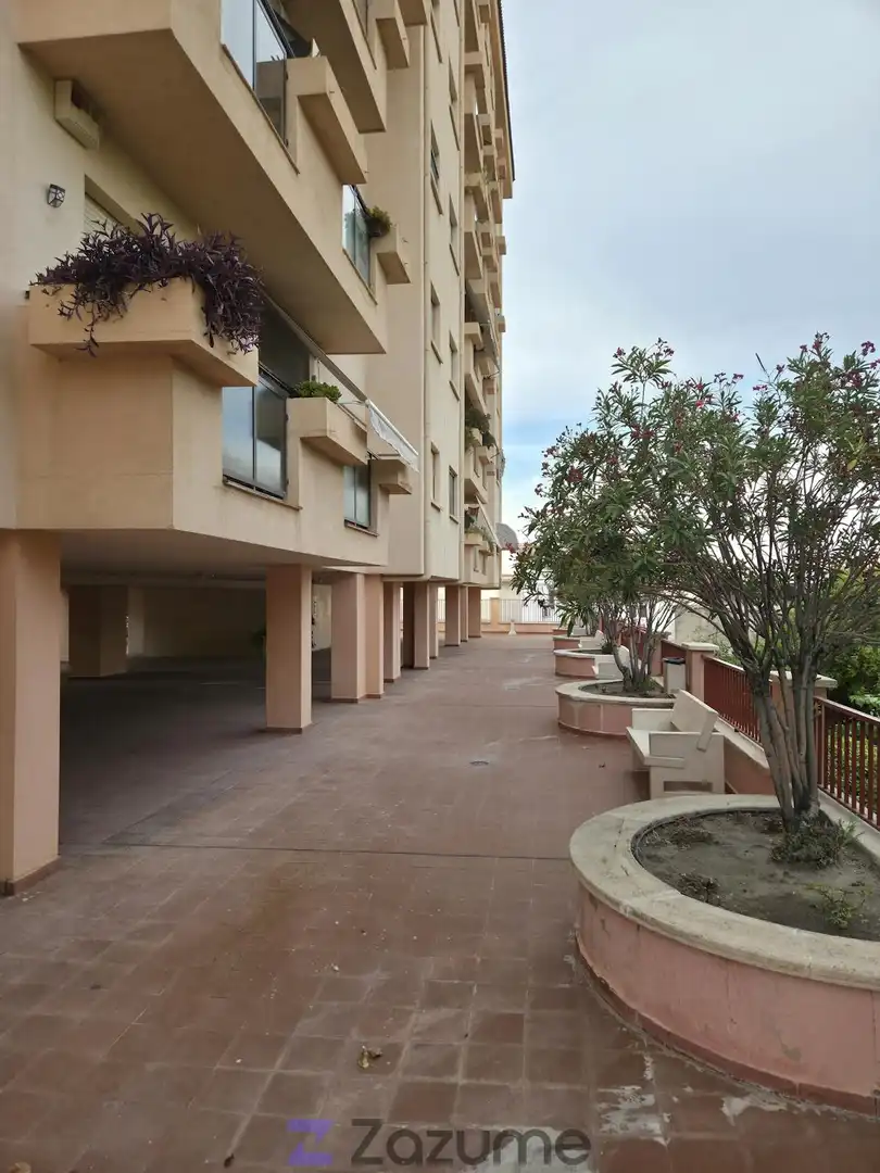Terraza de Piso de alquiler en Jaén con Jardín privado, Piscina y Amueblado