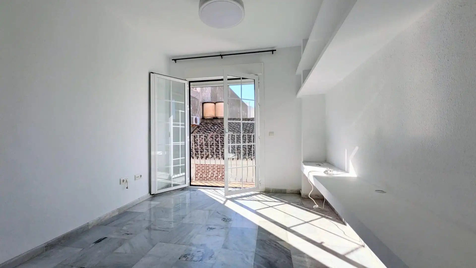 Terrasse von Wohnung zur Miete in Fuengirola mit Balkon und Whirlpool