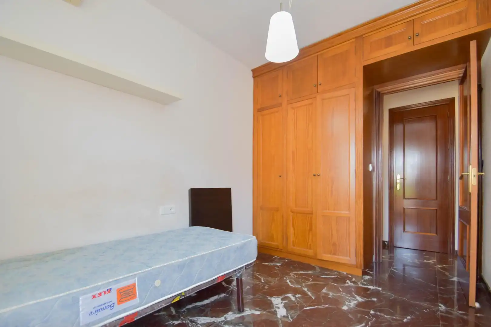 Dormitori de Apartament en venda en Granada