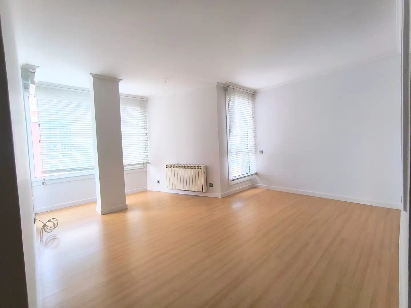 Sala d'estar de Pis en venda en Carballo amb Calefacció, Parquet i Traster