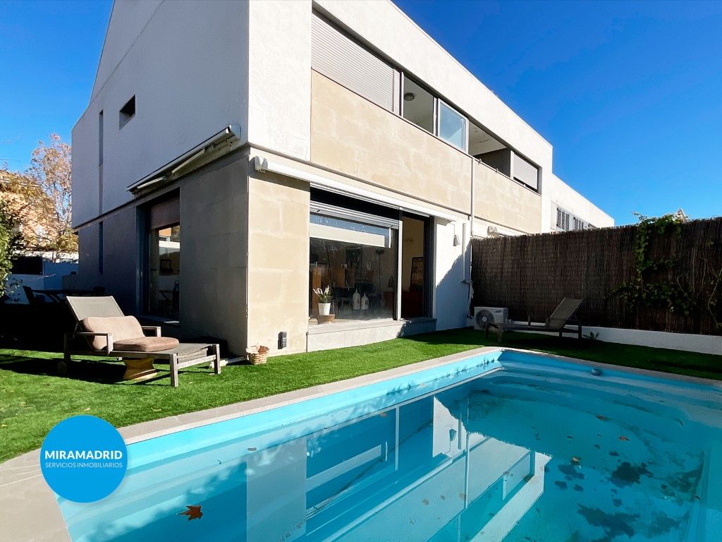 Piscina de Casa adosada en venda en Paracuellos de Jarama amb Aire condicionat, Jardí privat i Piscina