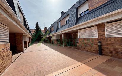 Exterior view of Single-family semi-detached for sale in Las Rozas de Madrid  with Air Conditioner