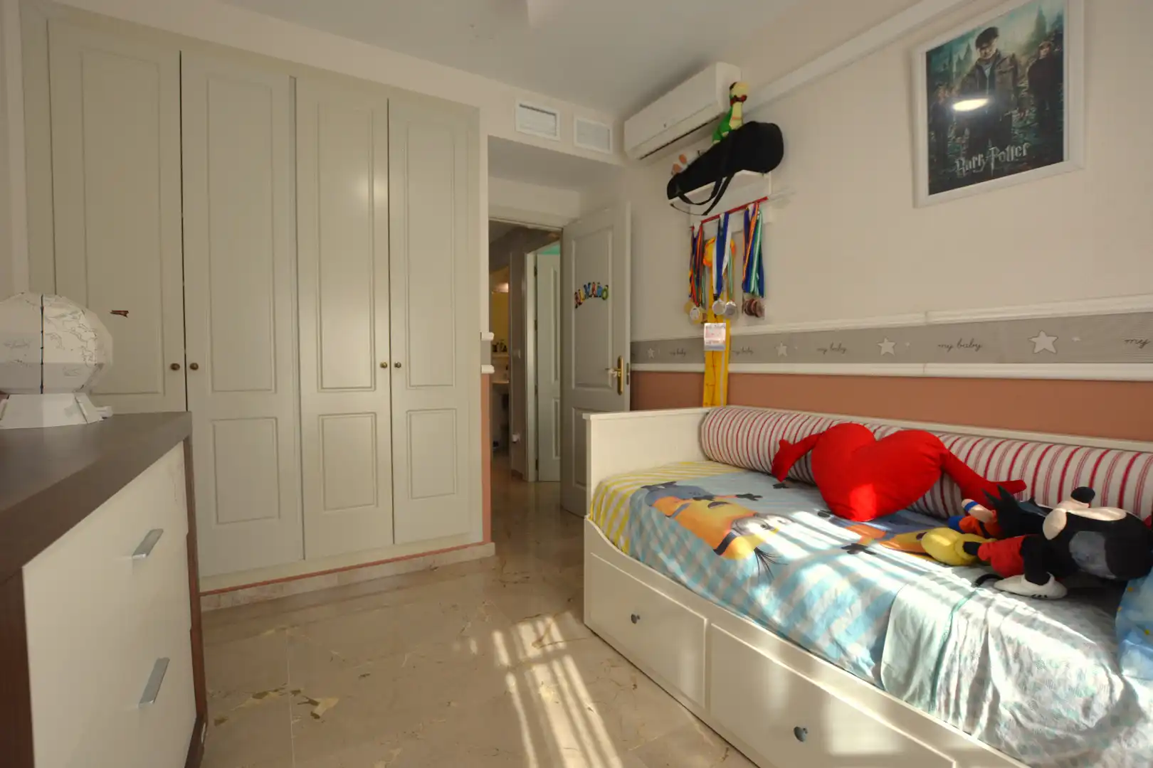 Dormitori de Casa adosada en venda en Bormujos amb Aire condicionat, Calefacció i Terrassa