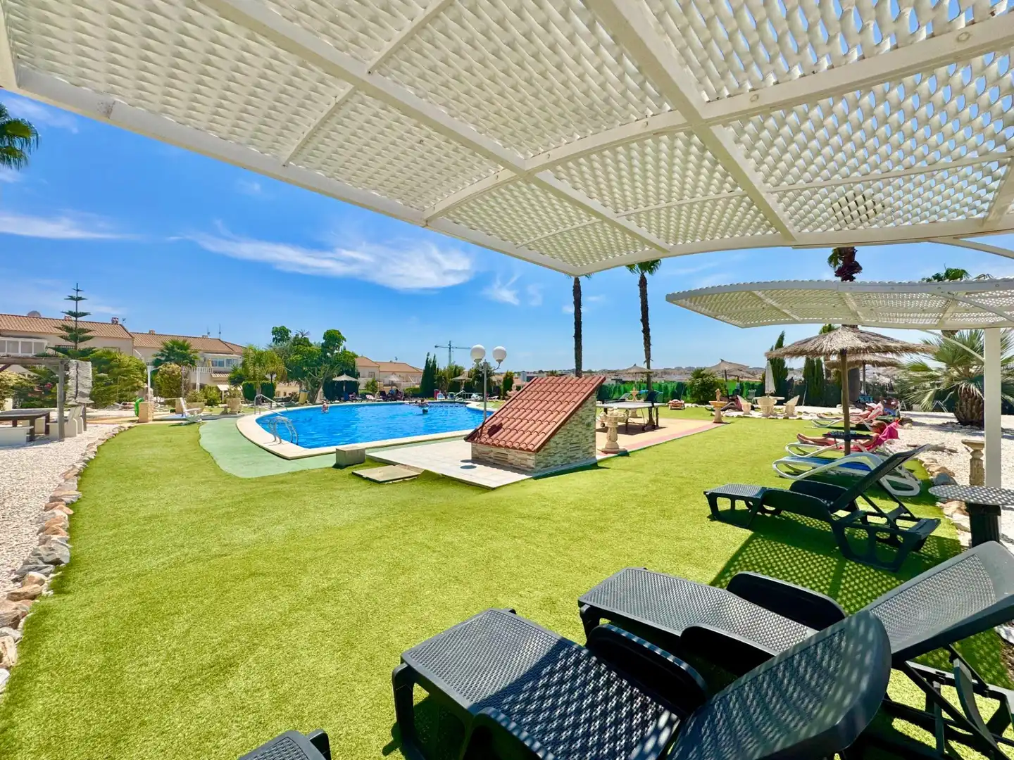 Piscina de Casa adosada en venda en Orihuela amb Piscina