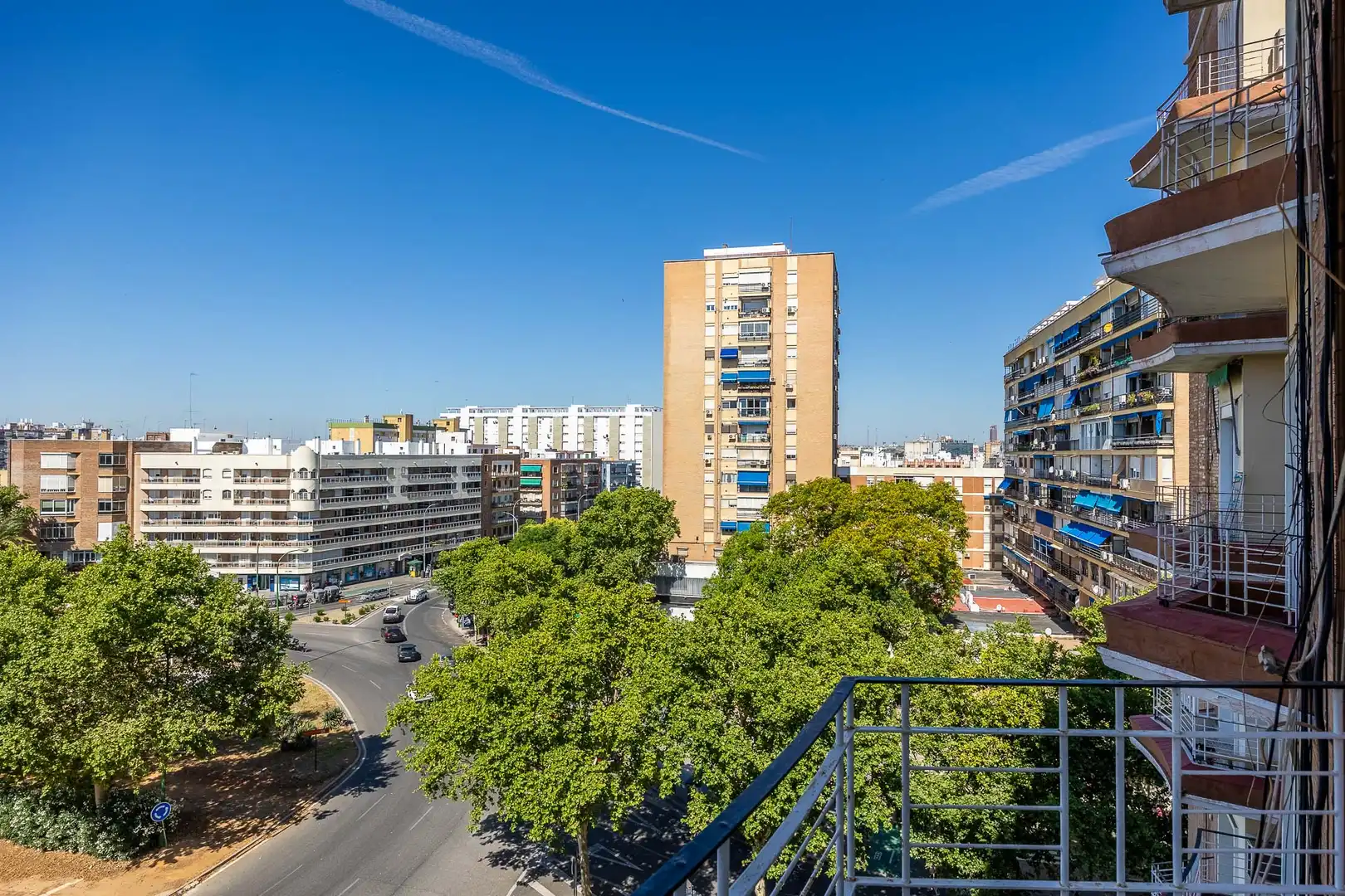 Vista exterior de Pis en venda en Sevilla amb Terrassa i Traster