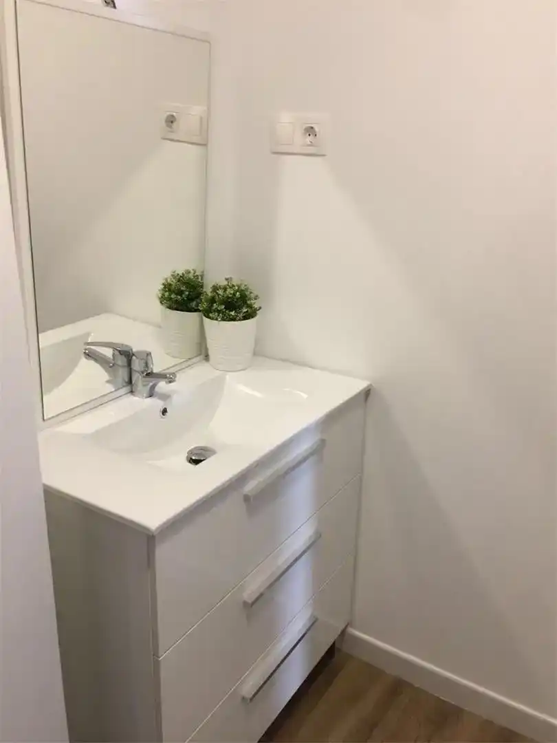 Badezimmer von Wohnung zur Miete in Baena mit Klimaanlage und Balkon