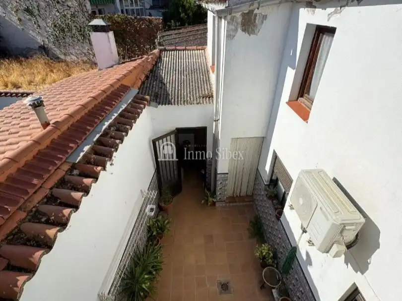 Vista exterior de Casa o xalet en venda en Herrera del Duque amb Aire condicionat, Terrassa i Moblat