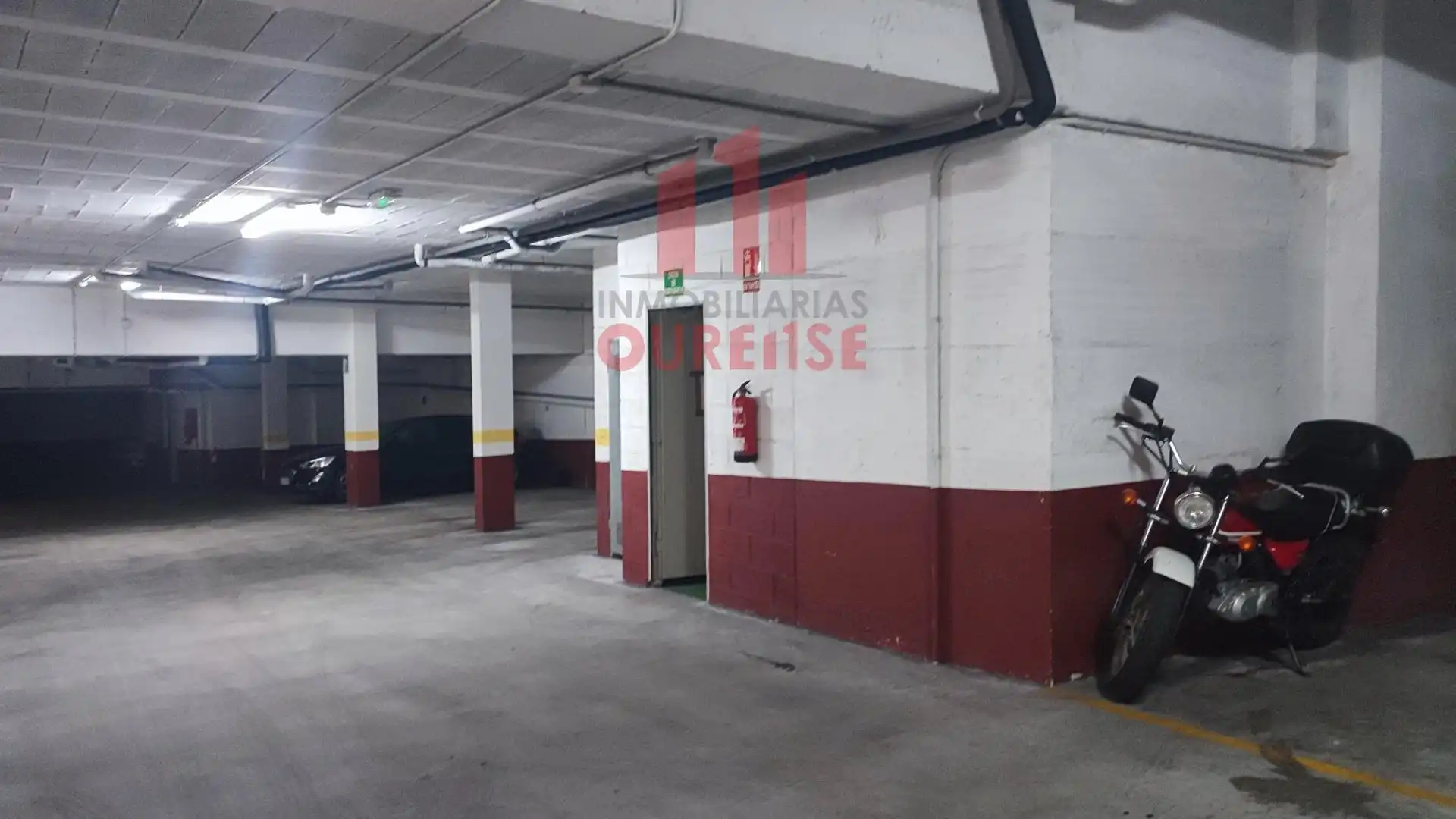 Aparcament de Pis en venda en San Cibrao das Viñas amb Calefacció, Traster i Balcó