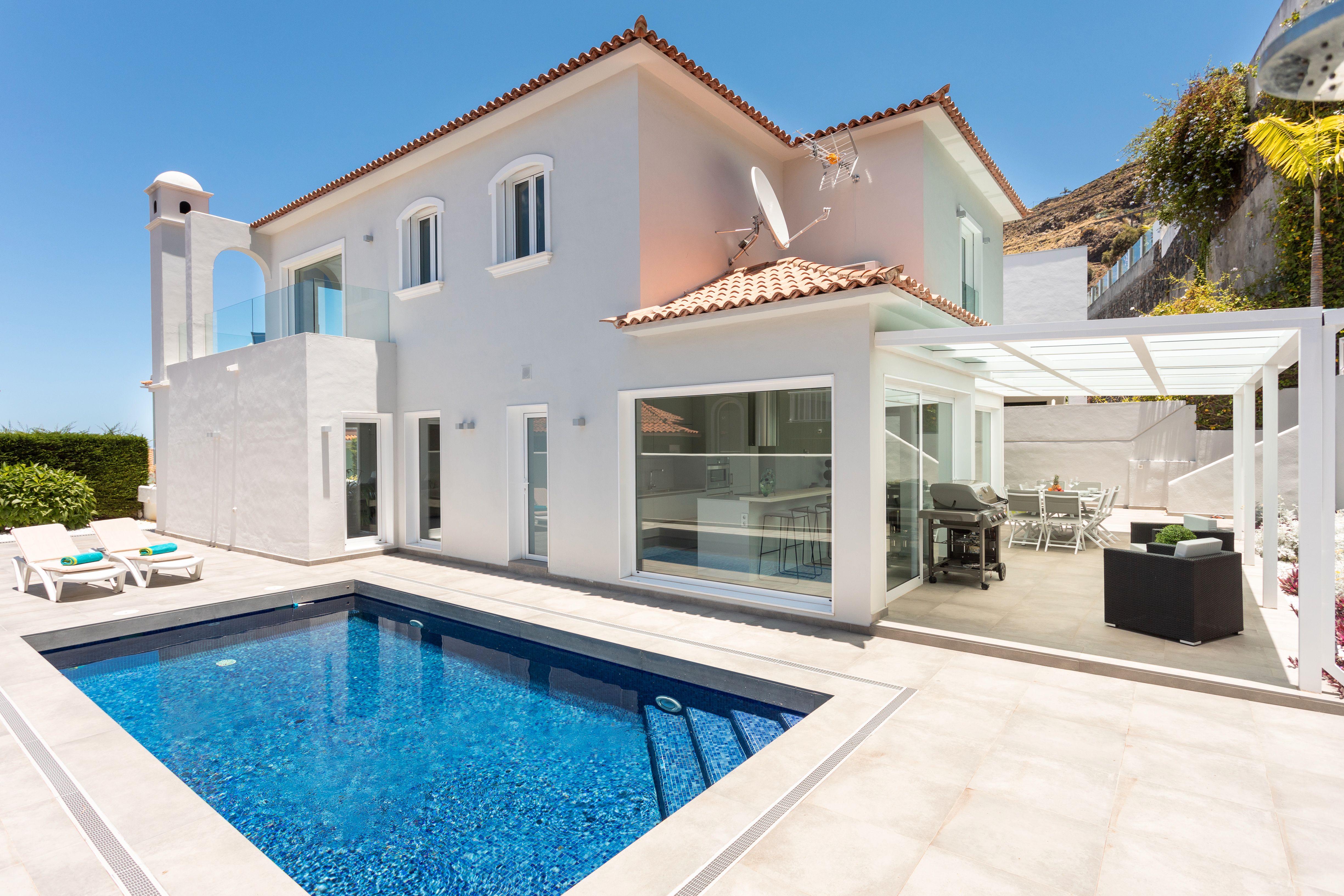 Vista exterior de Casa o xalet en venda en La Orotava amb Aire condicionat, Jardí privat i Traster
