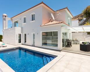 Vista exterior de Casa o xalet en venda en La Orotava amb Aire condicionat, Piscina i Balcó