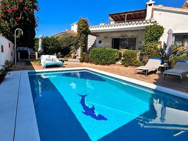 Chalet con piscina en venta en El Faro de Calaburra - Chaparral