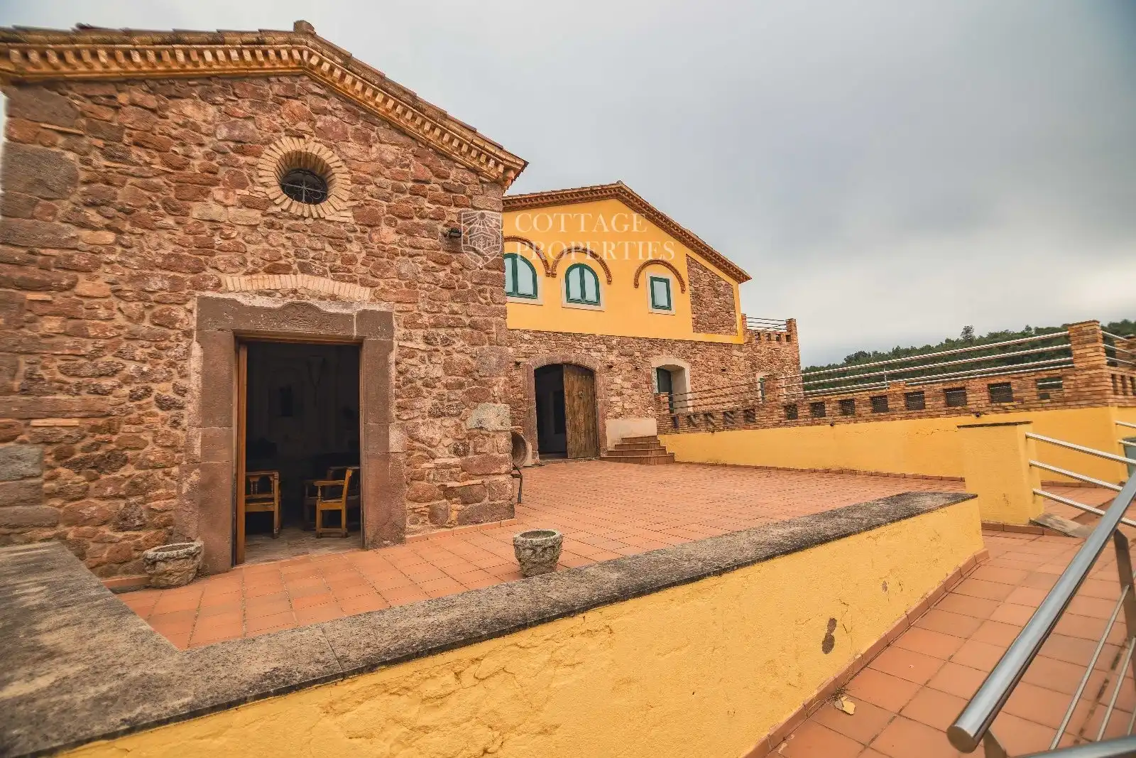 Vista exterior de Finca rústica en venda en Sant Llorenç Savall amb Calefacció i Piscina