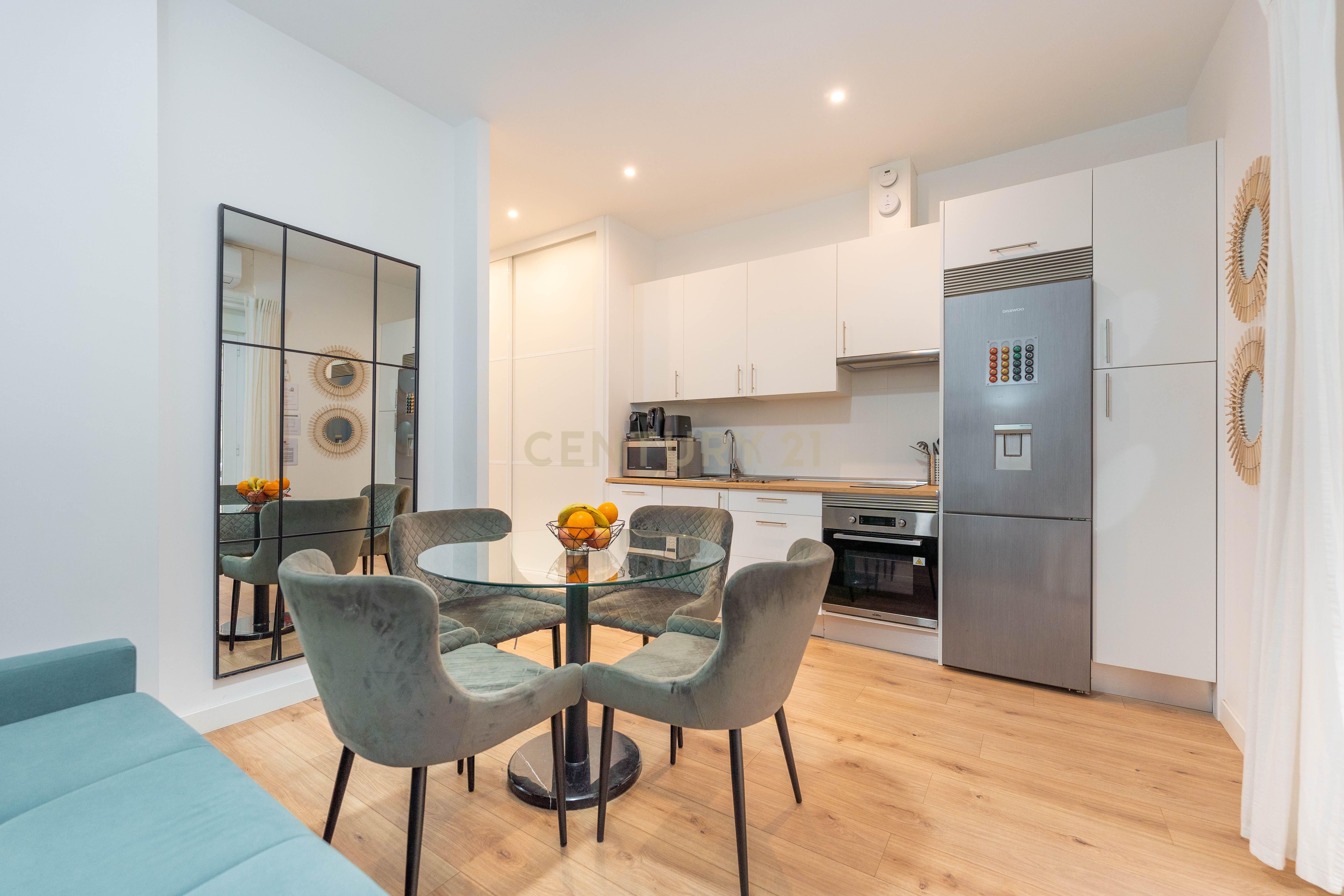 Cocina de Apartamento en venta en  Madrid Capital con Aire acondicionado, Trastero y Horno