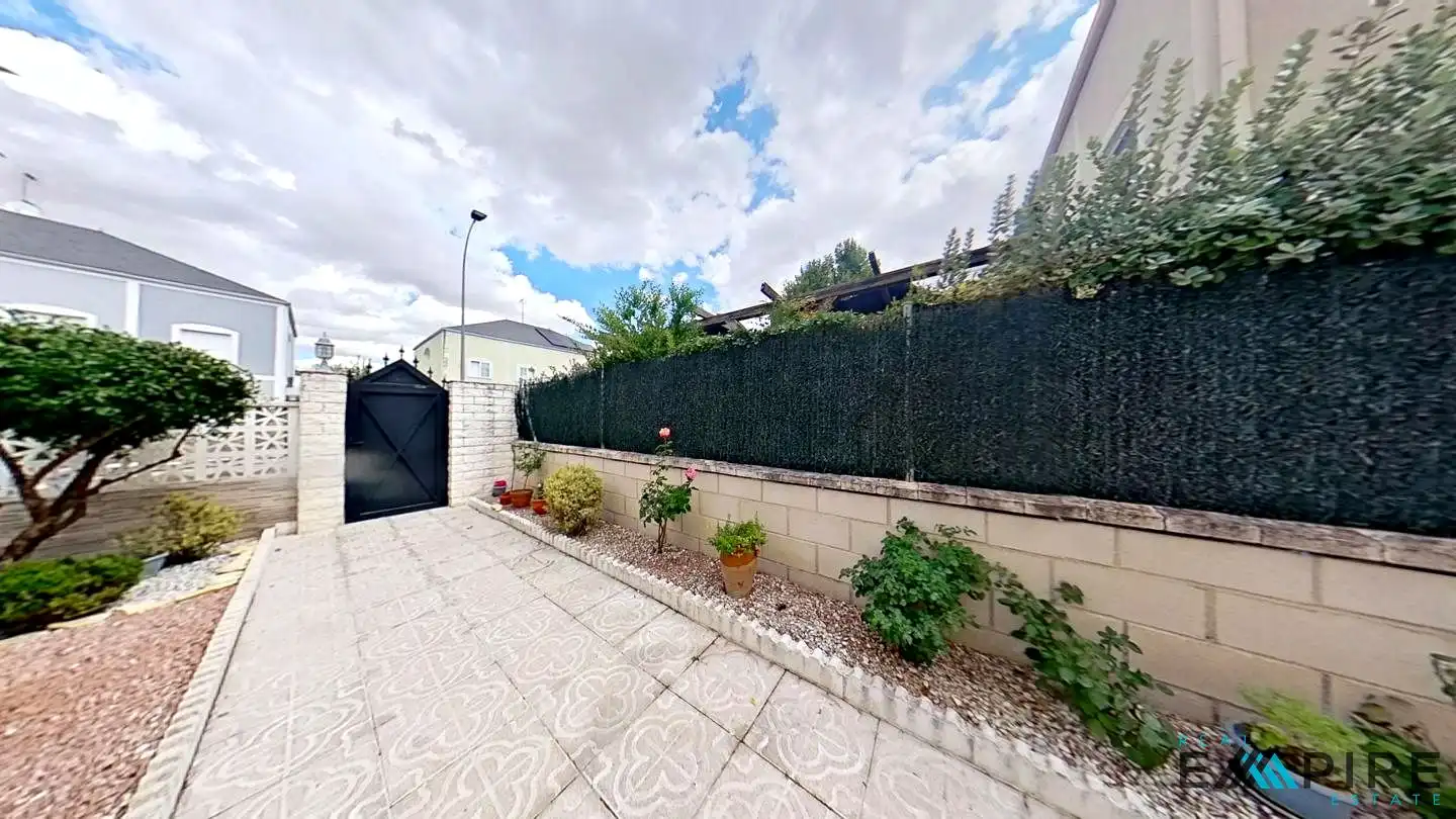 Semi-detached house with pool for sale in Ugena, imagen 11