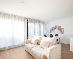 Sala d'estar de Pis de lloguer en  Madrid Capital amb Aire condicionat, Calefacció i Moblat