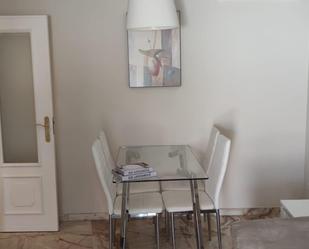 Menjador de Apartament de lloguer en  Sevilla Capital amb Aire condicionat i Terrassa