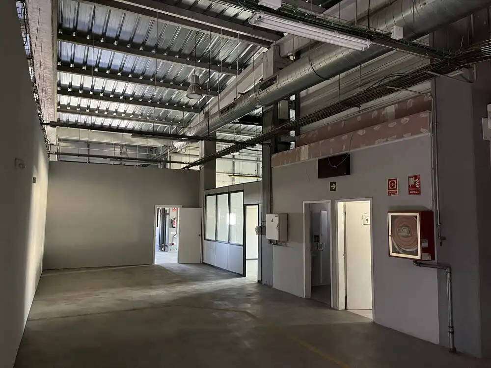 Industrial buildings for rent in Granvia LH