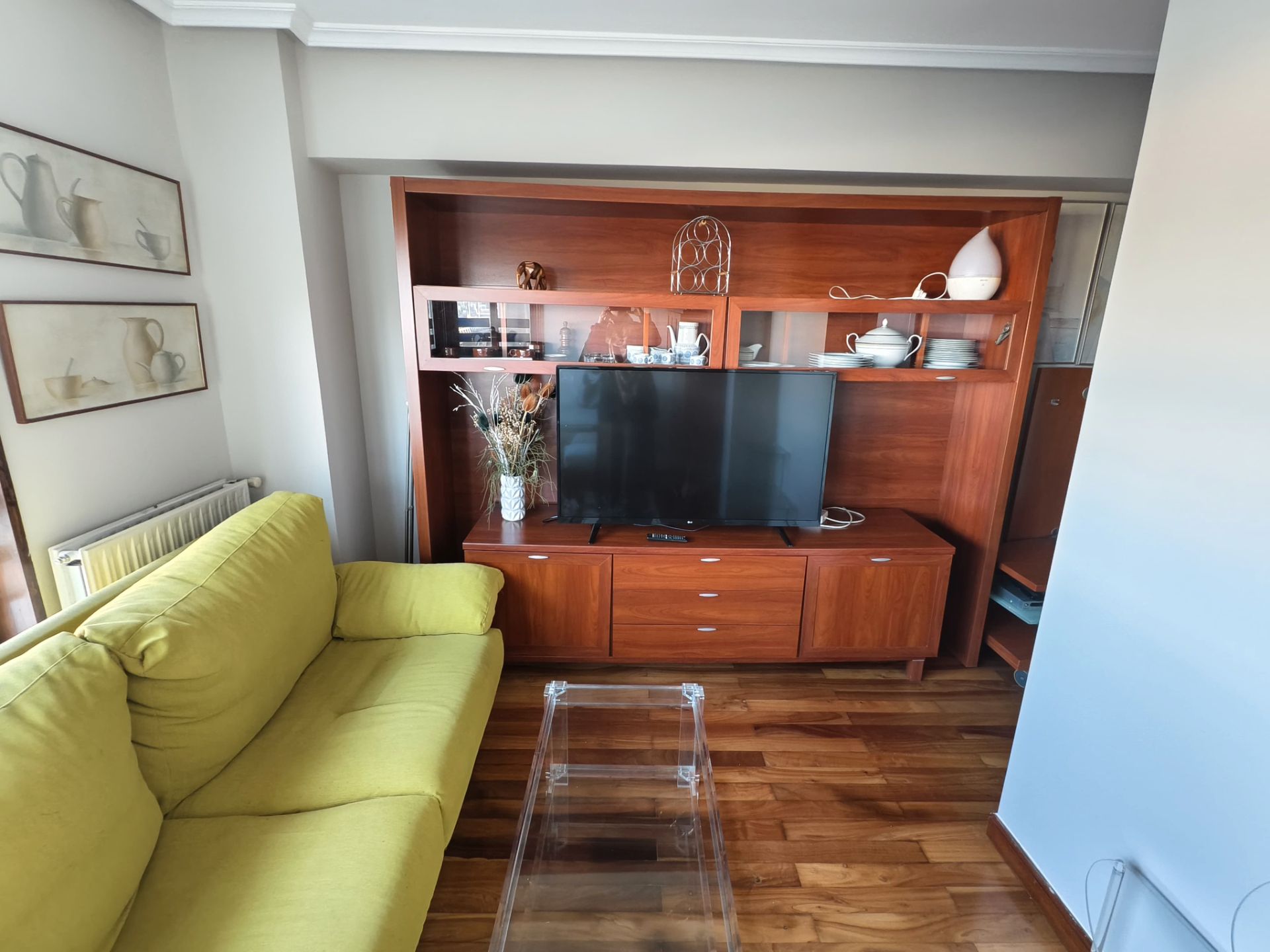 Living room of Flat to share in A Coruña Capital   with Heating, Parquet flooring and Terrace