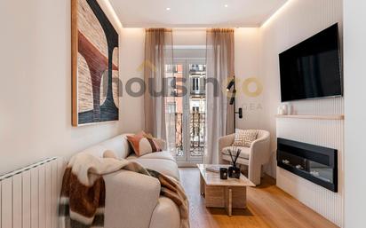 Living room of Flat for sale in  Madrid Capital  with Air Conditioner, Heating and Parquet flooring