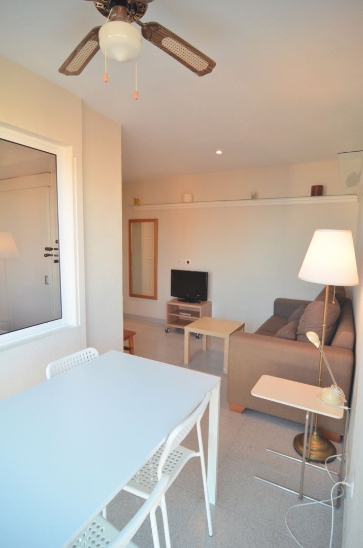 Sala d'estar de Estudi en venda en Orihuela amb Jardí privat, Moblat i Rentadora