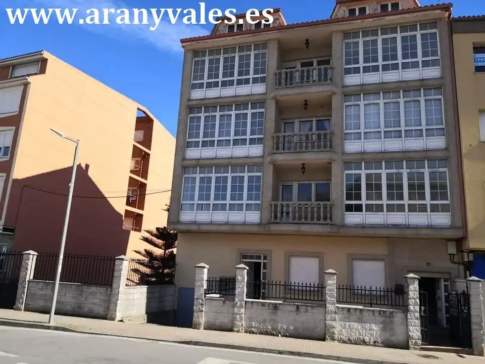 Vista exterior de Edifici en venda en Fisterra