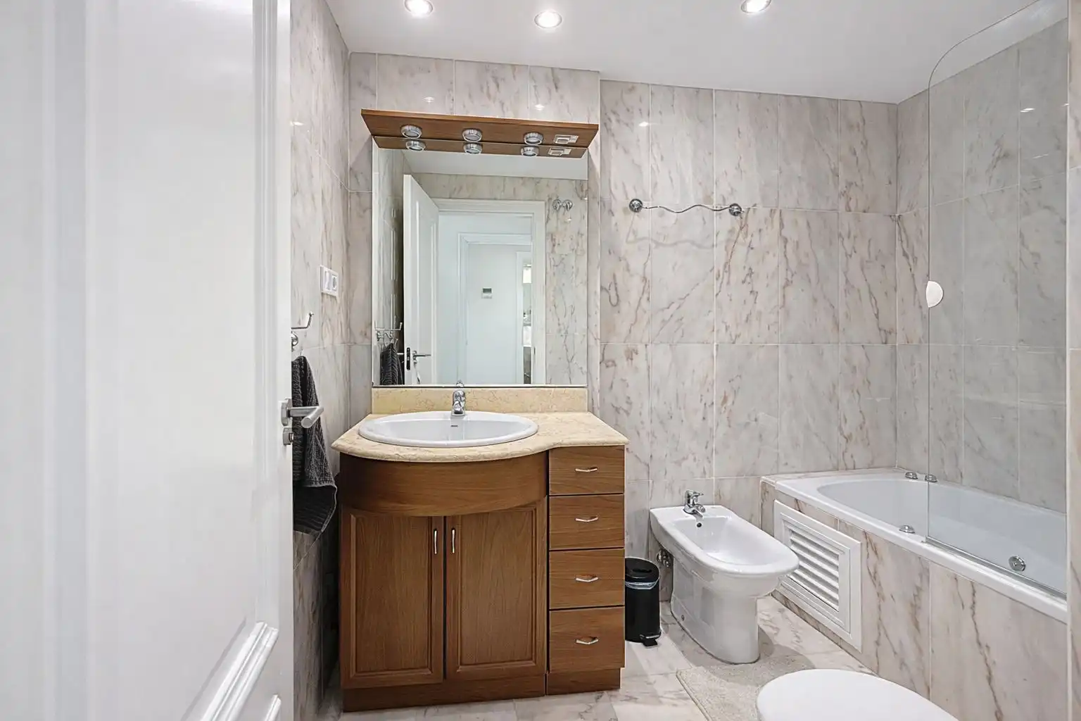 Baño de Apartamento en venta en Mijas con Aire acondicionado, Calefacción y Jardín privado