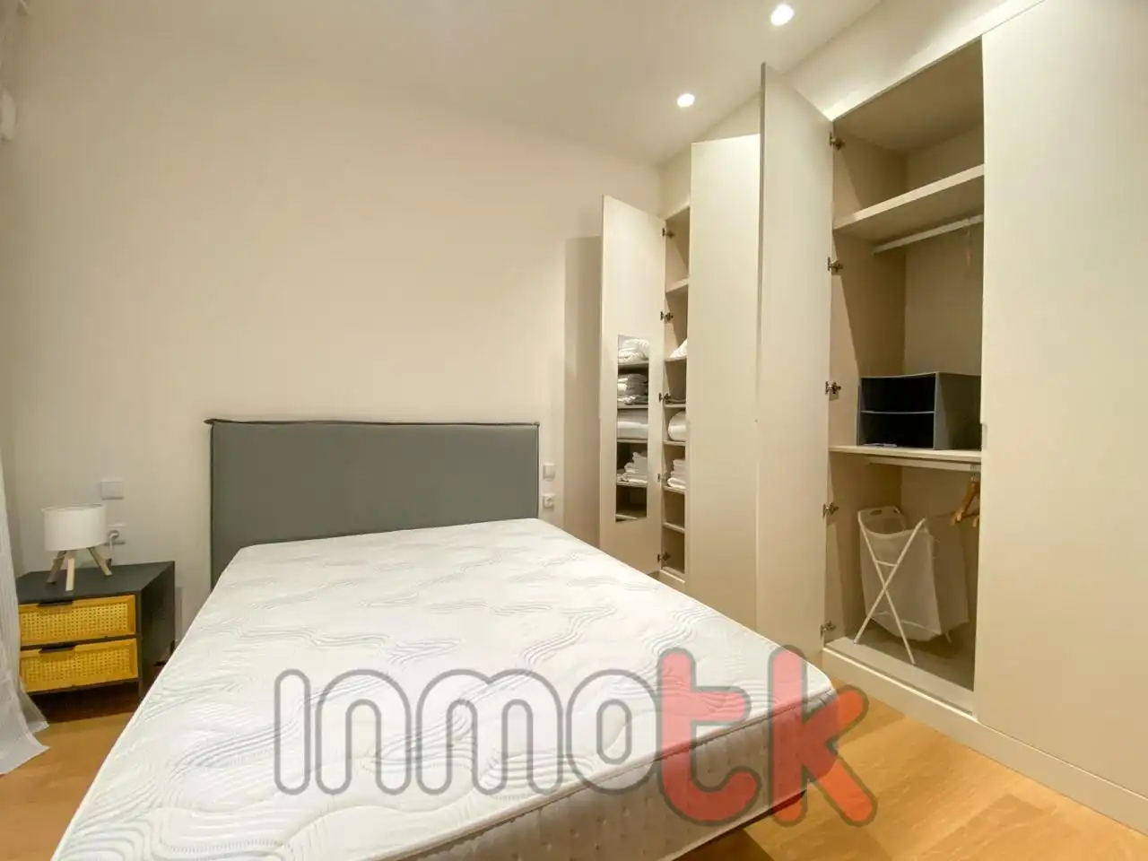 Habitación de Piso de alquiler en A Coruña Capital  con Calefacción y Amueblado