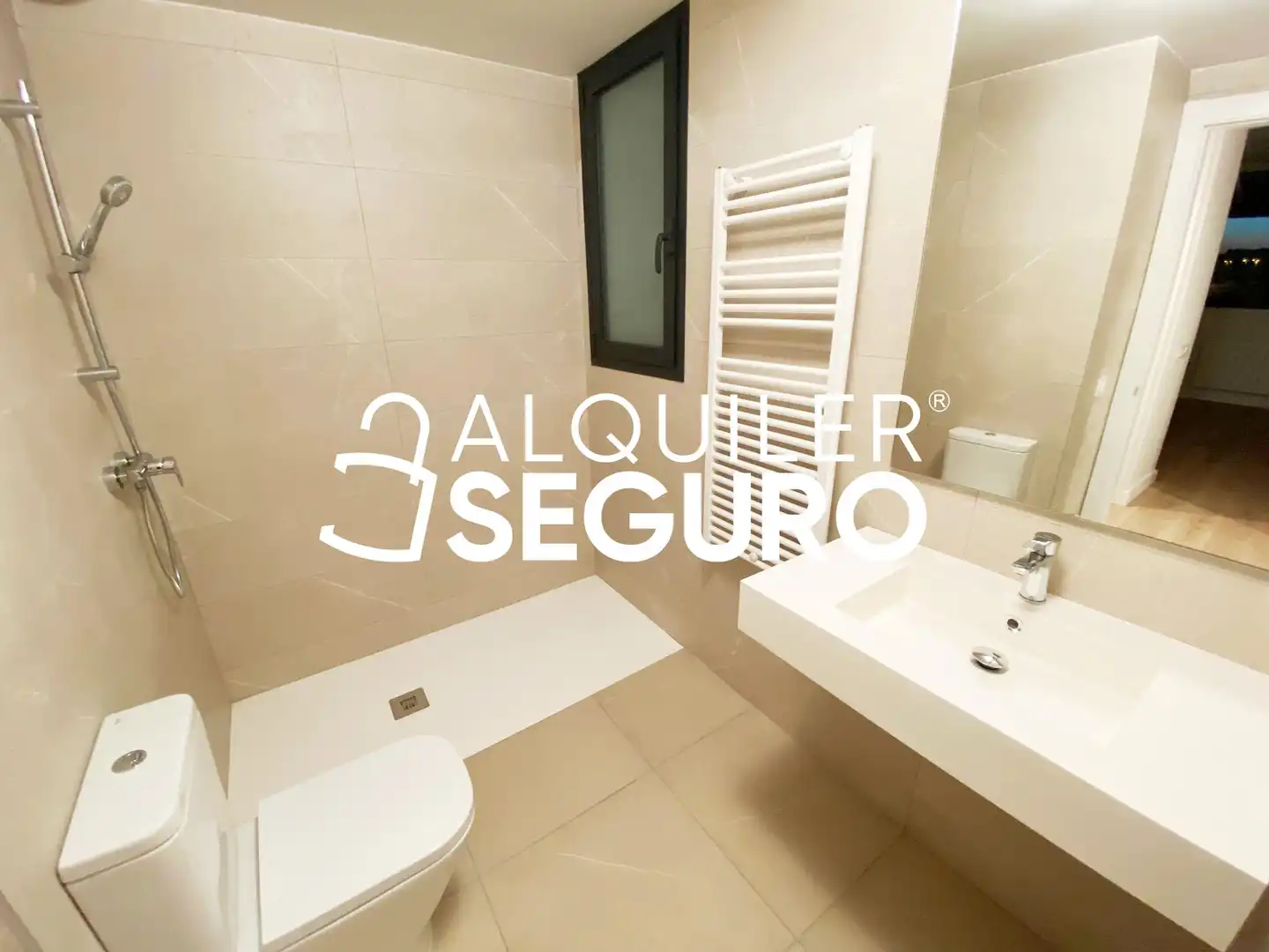 Bathroom of Flat for rent in Madrid  with Air Conditioner, Heating and Terrace