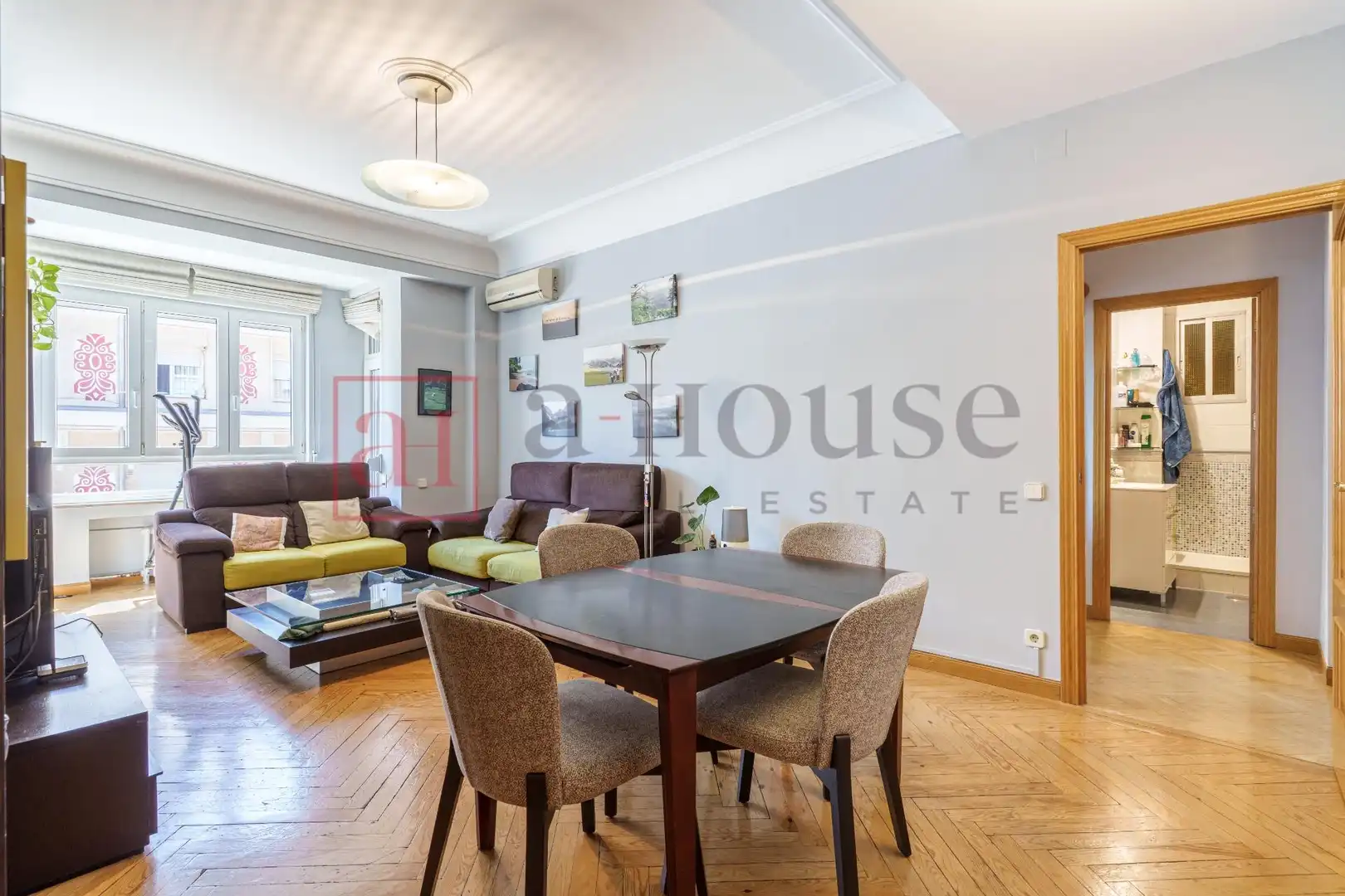 Living room of Flat for sale in Madrid  with Air Conditioner, Heating and Parquet flooring