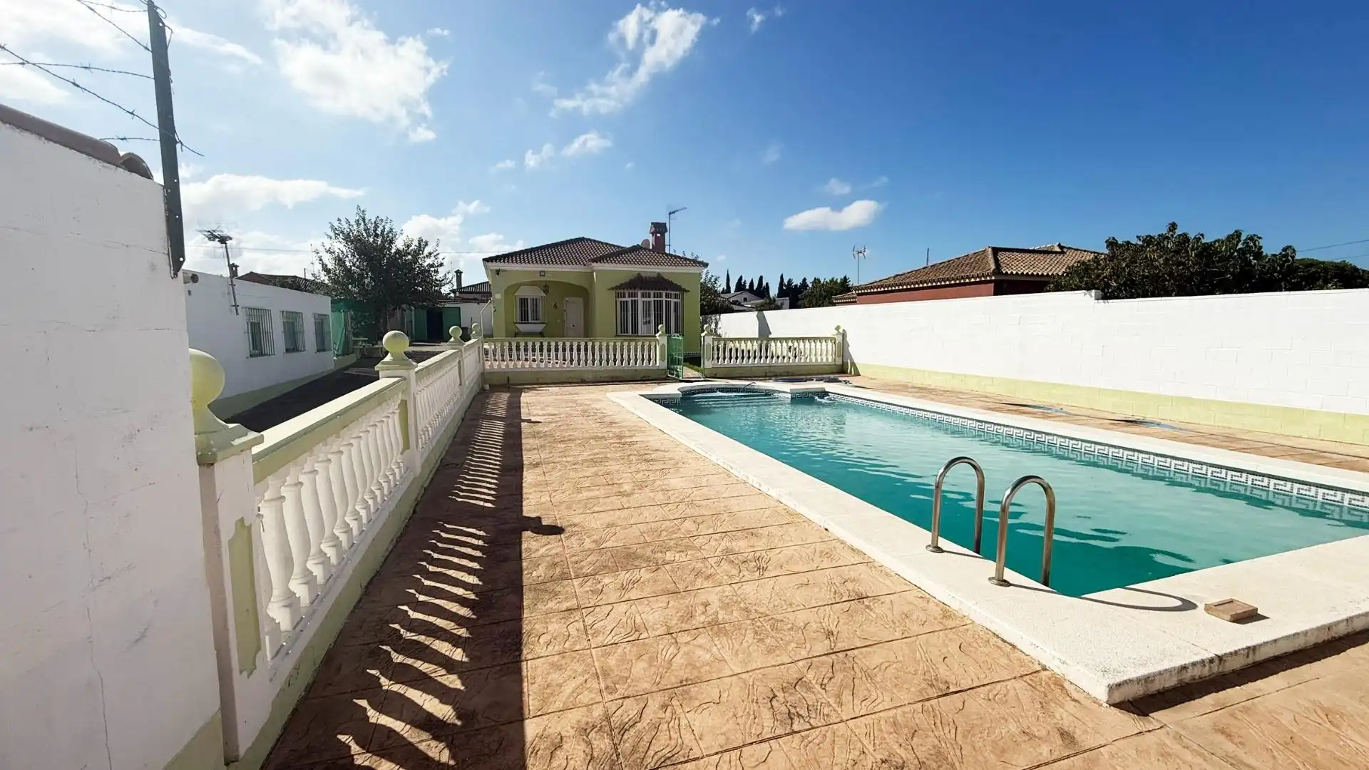 Piscina de Casa o chalet en venta en Chiclana de la Frontera con Jardín privado, Terraza y Trastero