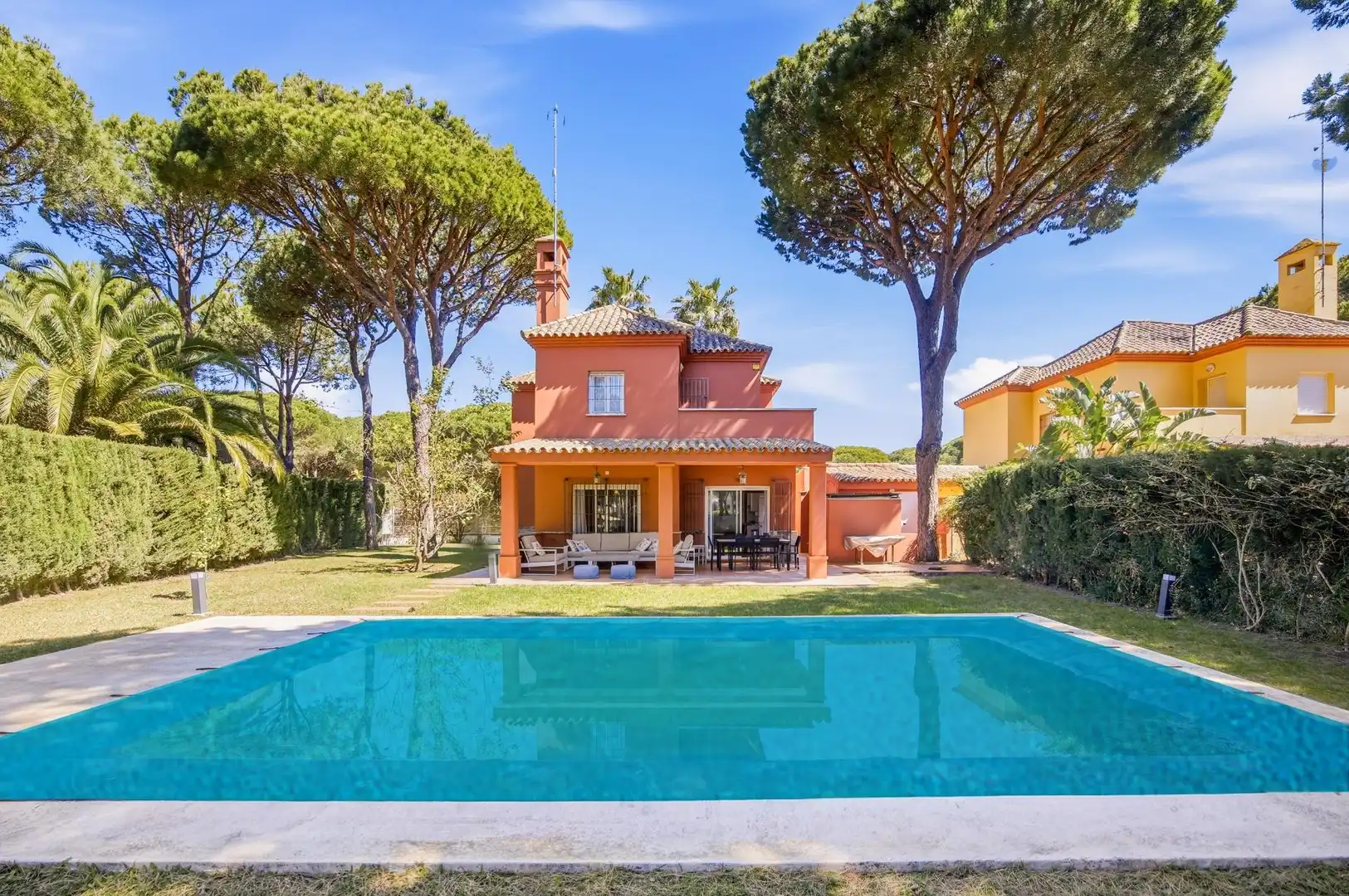 Villa con terrazza in vendita a Novo Sancti Petri