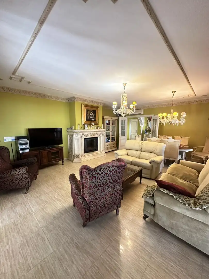 Sala d'estar de Casa o xalet en venda en Fuengirola amb Aire condicionat i Terrassa