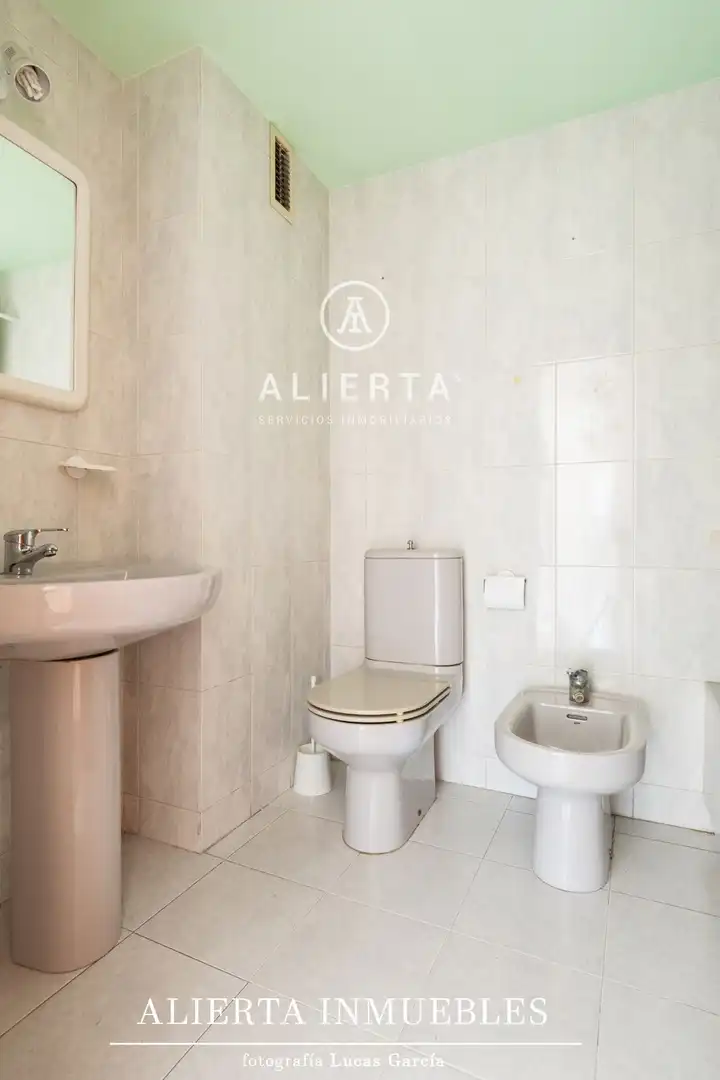 Bathroom of Flat for sale in Zaragoza  with Heating and Storage room