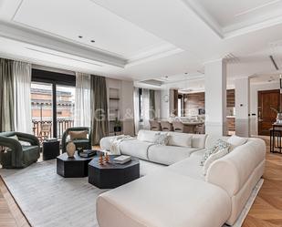 Living room of Apartment for sale in  Madrid Capital  with Air Conditioner, Heating and Parquet flooring