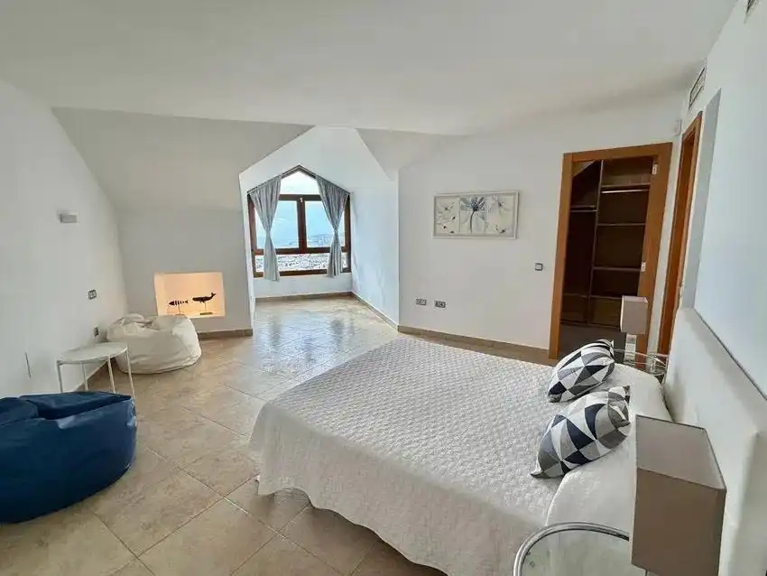 Schlafzimmer von Maisonette zum Verkauf in Fuengirola mit Klimaanlage, Privatgarten und Terrasse