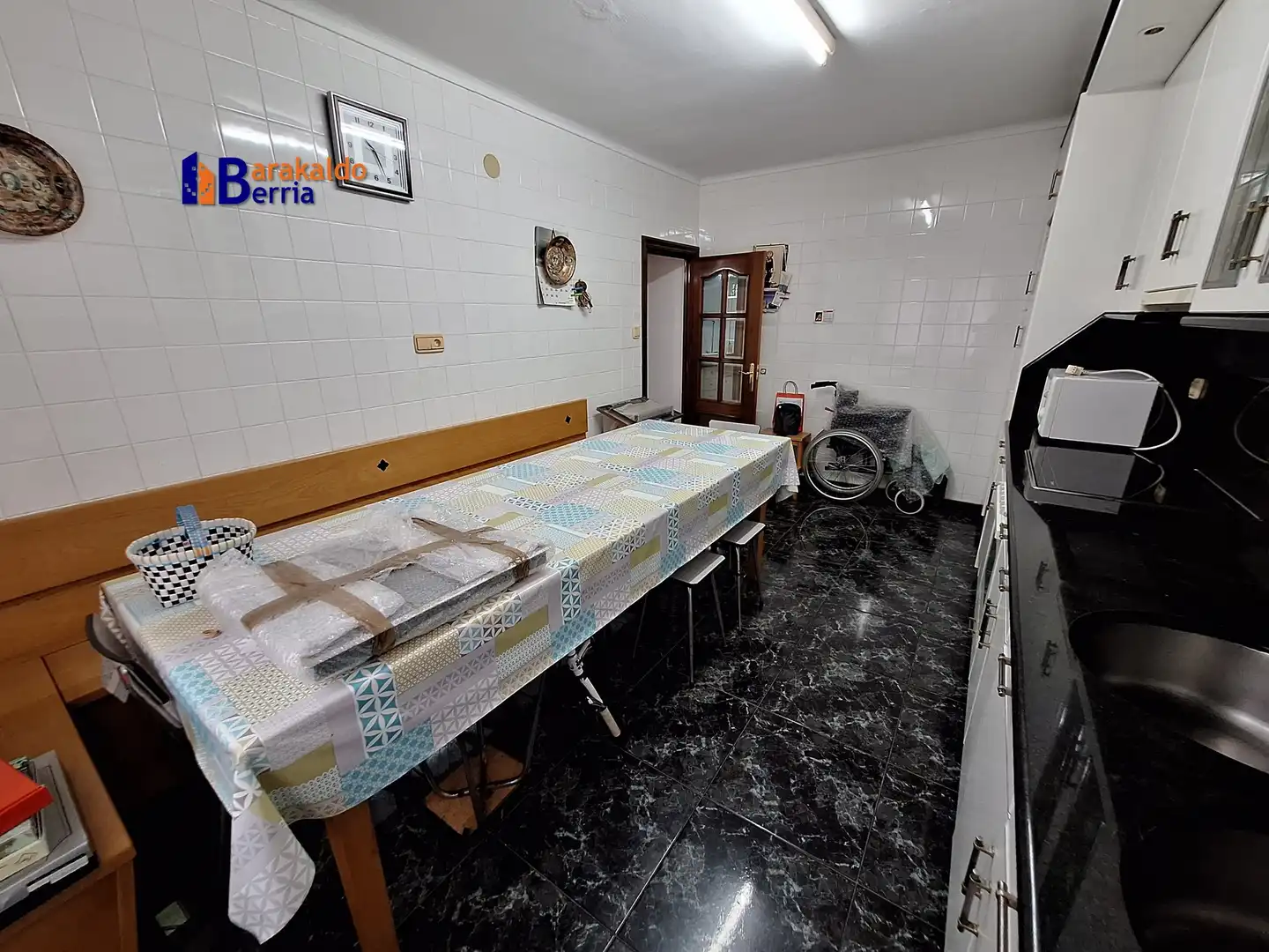 Cocina de Piso en venta en Barakaldo  con Trastero, Amueblado y Balcón