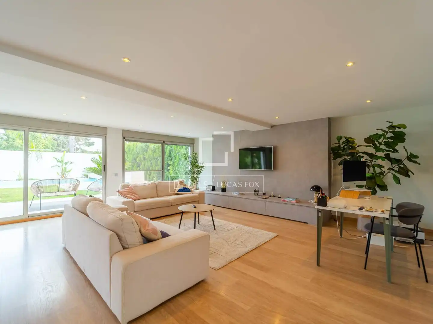 Sala d'estar de Casa o xalet en venda en L'Eliana amb Aire condicionat, Jardí privat i Traster