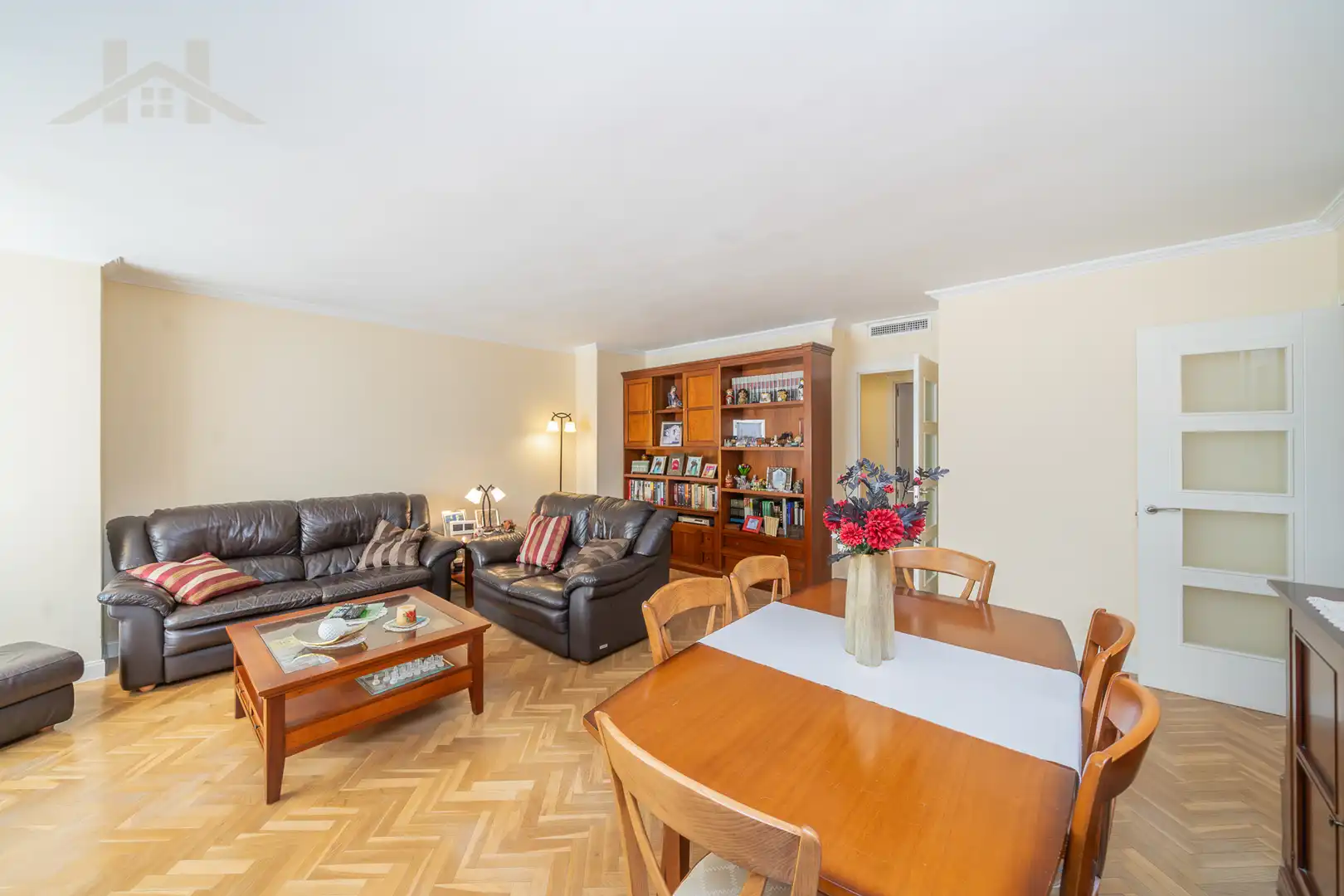 Living room of Flat for sale in Pozuelo de Alarcón  with Air Conditioner, Heating and Storage room