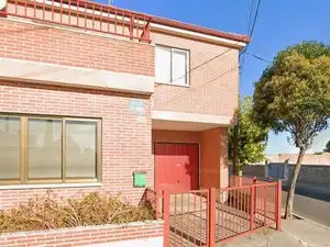 Vista exterior de Casa adosada en venda en Mojados amb Jardí privat, Terrassa i Traster