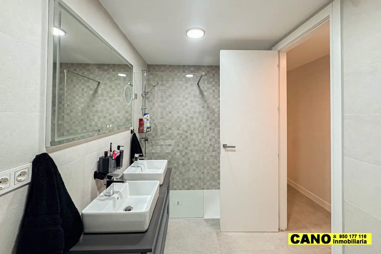 Bathroom of Flat for sale in Almería  with Terrace, Storage room and Swimming Pool