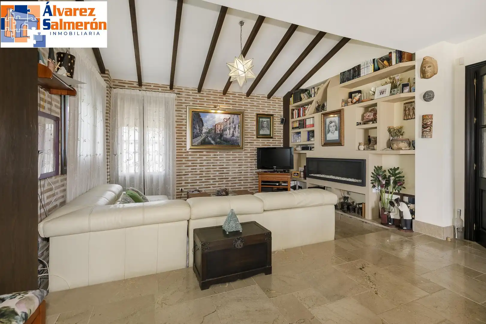 Sala de estar de Casa o chalet en venta en La Zubia con Aire acondicionado, Calefacción y Jardín privado