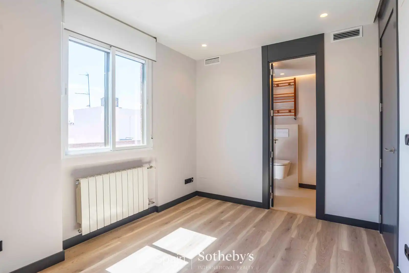 Habitación de Apartamento en venta en Madrid con Aire acondicionado, Calefacción y Piscina