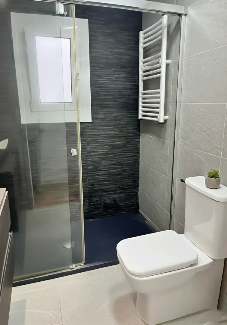Baño de Ático de alquiler en Palamós con Aire acondicionado, Calefacción y Terraza